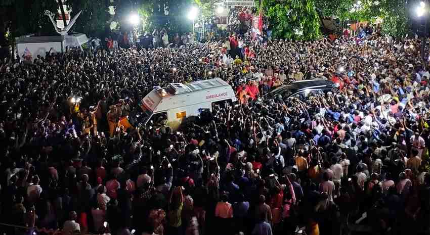Hundreds throng to pay homage to Achuthanandan